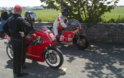 Mike Hose and Guy Martin on the grid at Billown, Isle of Man Mike